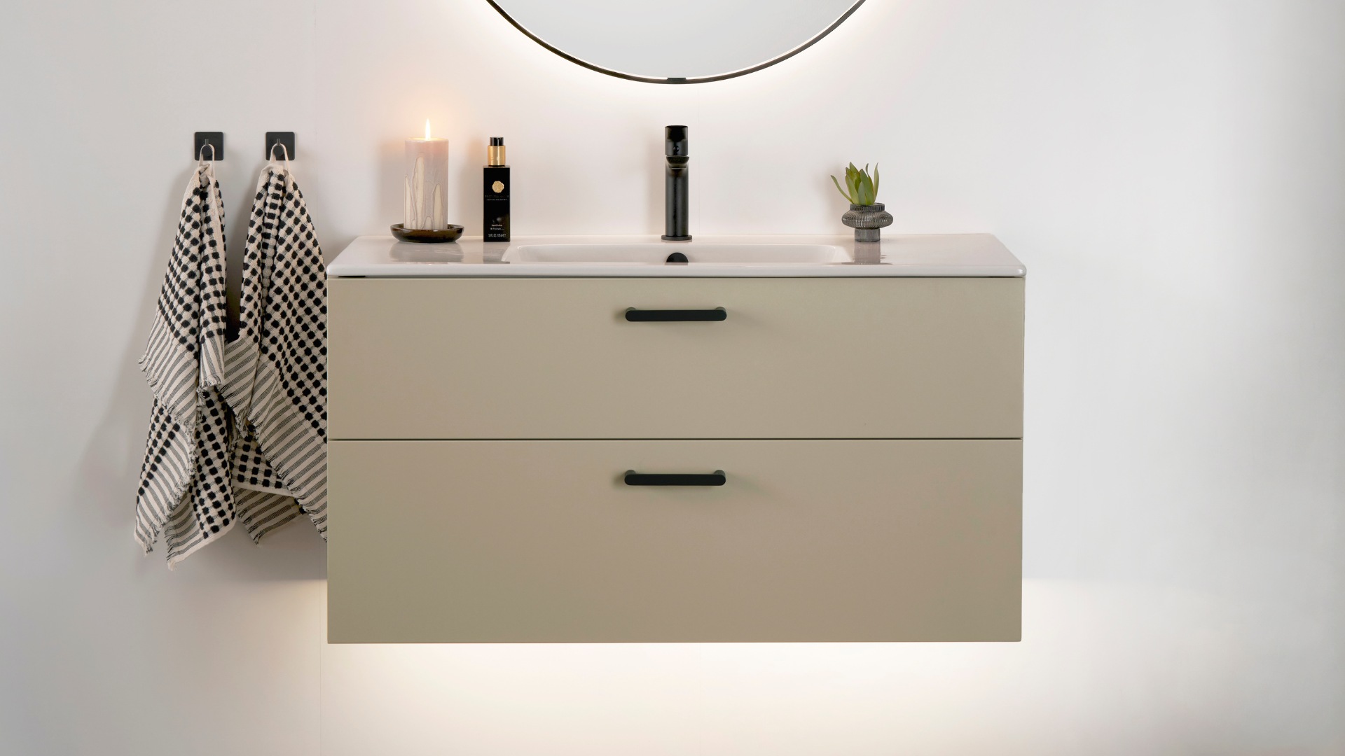 Beige servantskap på badet