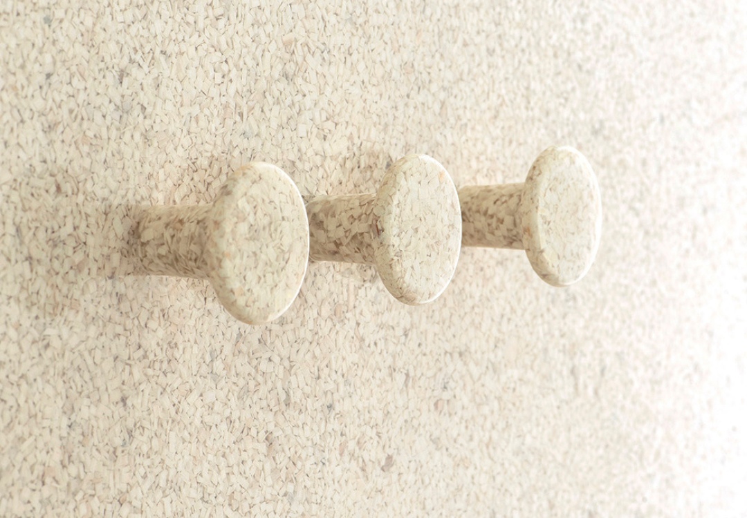 Møbelknott i fargen Polar fra Woodio
